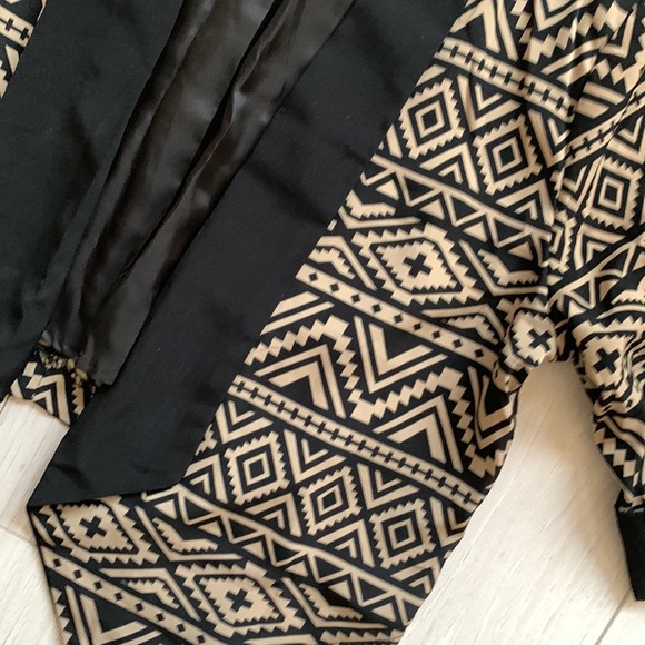 Forever 21 tribal geometric print cropped blazer jacket - Picture 4 of 5